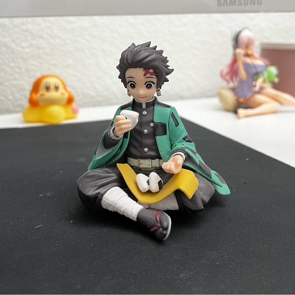 Demon slayer Tanjiro figure eating onigiri